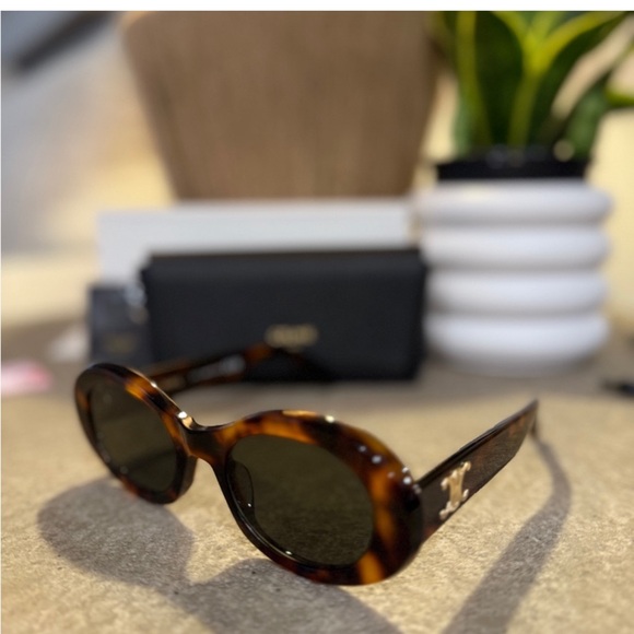 For @wunmibakare Celine Tortoise Sunglasses - Picture 1 of 6